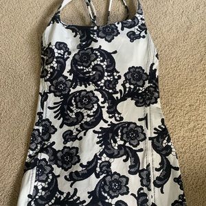 Black and white lulu lemon tank